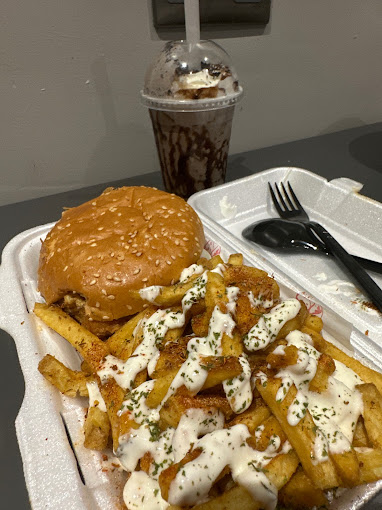 Pinks Burgers & Desserts : 2023-06-22.jpg