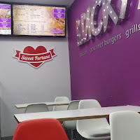 Luckys Fast Food Delivery Services : image4.jpg